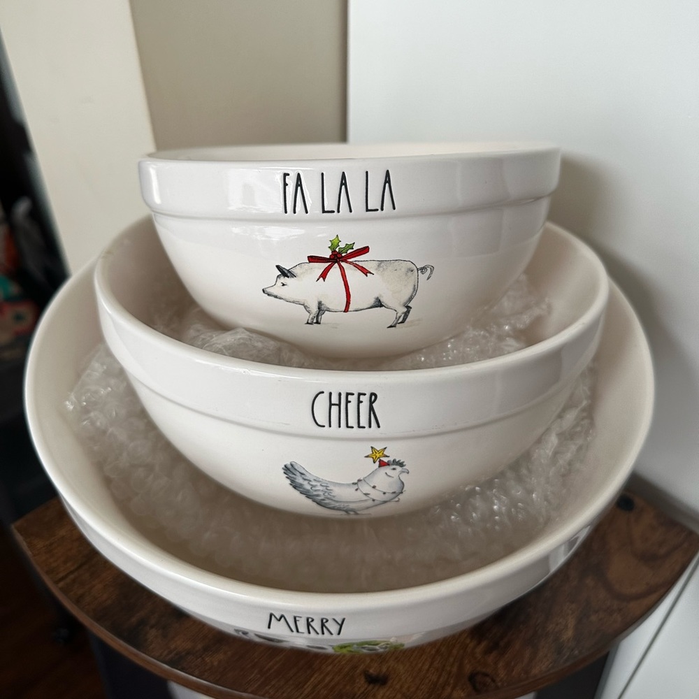 ๐บ๐ธ Rae Dunn RARE Farmline Christmas mixing bowl set - Picture 5 of 6